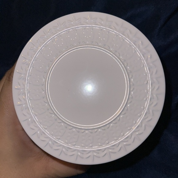 Bridgerton collab Penelope's first kiss candle by bath and body works - Picture 2 of 4